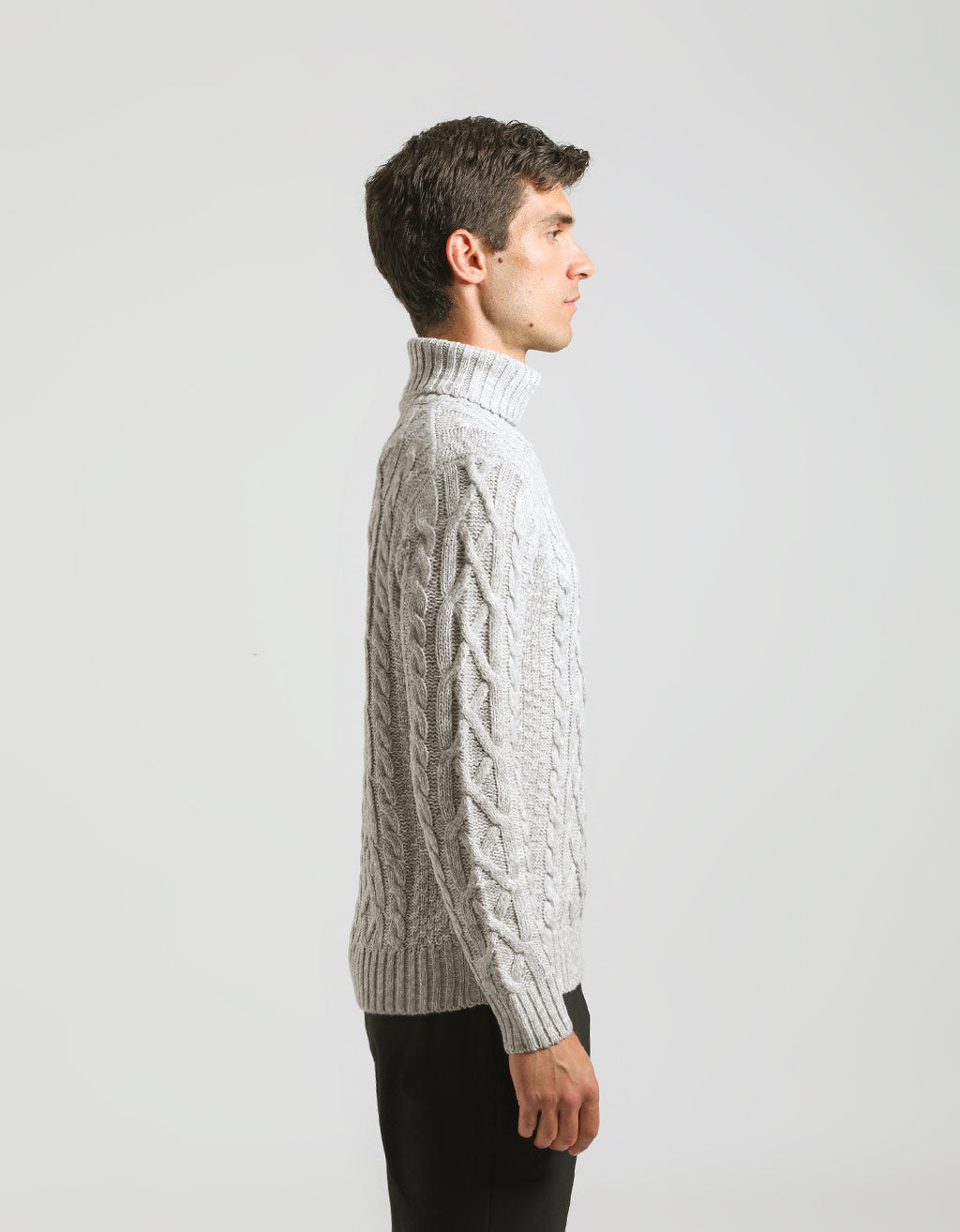Maglia collo alto con treccia